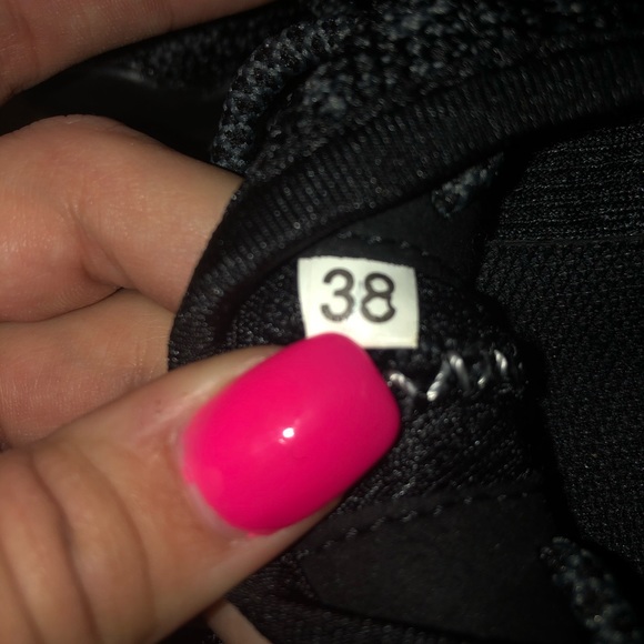 Black shoes - Picture 3 of 3